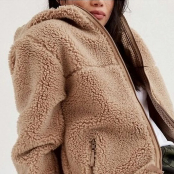 Aritzia Tna Sherpa Fleece Hooded Jacket Tan Size XXS - Picture 4 of 16